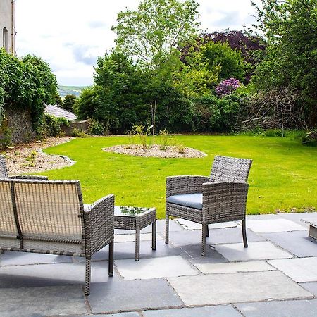 Dingle Garden Townhouse Bed & Breakfast Bagian luar foto The garden of the house