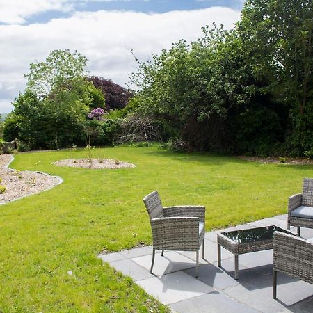 Dingle Garden Townhouse Bed & Breakfast Bagian luar foto The garden of the house