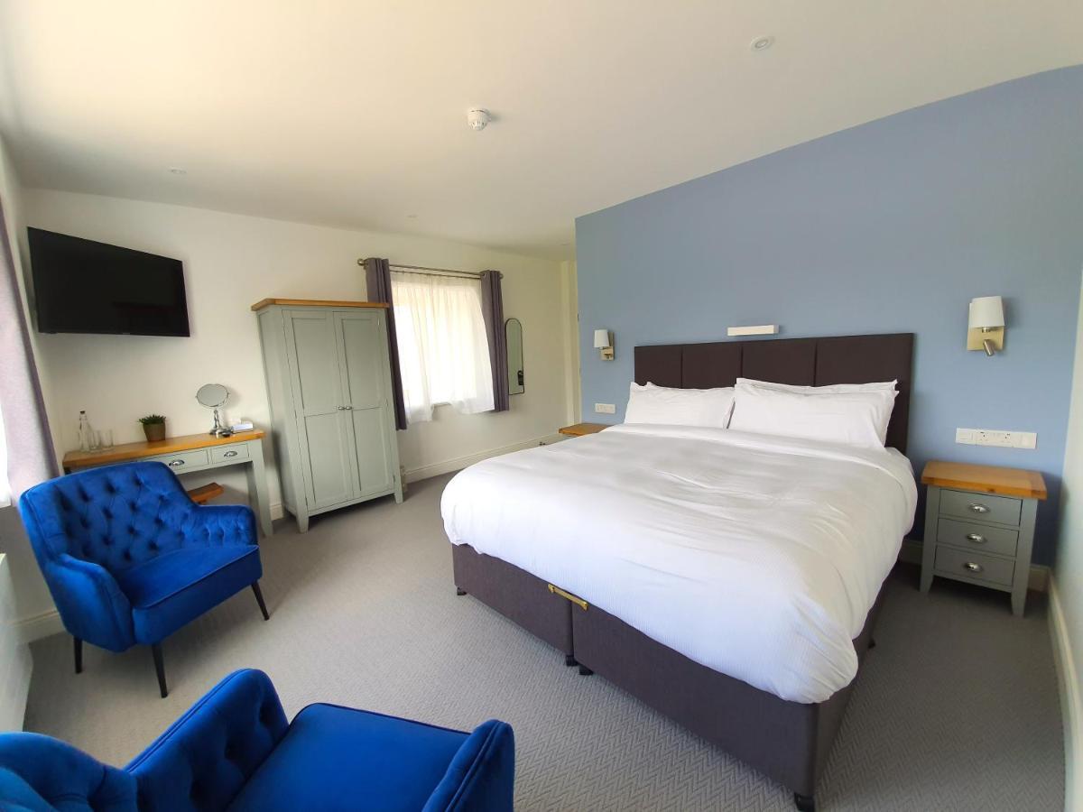 Dingle Garden Townhouse Bed & Breakfast Bagian luar foto A bedroom at The Old Mill
