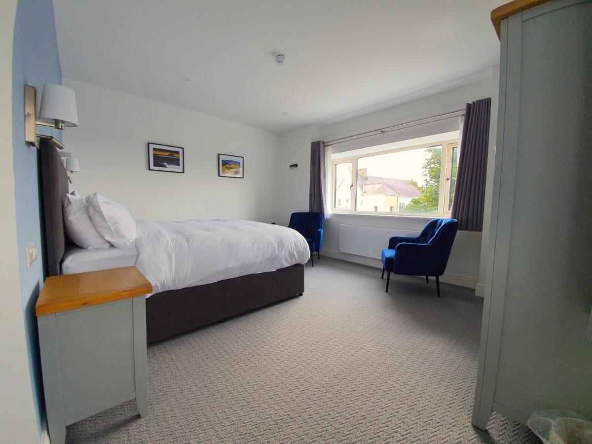 Dingle Garden Townhouse Bed & Breakfast Bagian luar foto A bedroom at the hotel