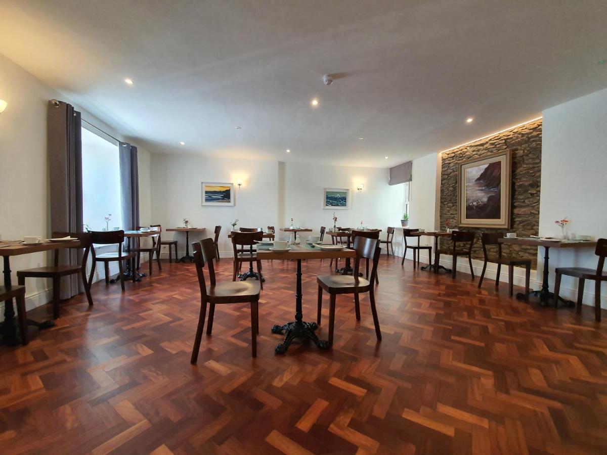 Dingle Garden Townhouse Bed & Breakfast Bagian luar foto The dining room at the Old Post Office