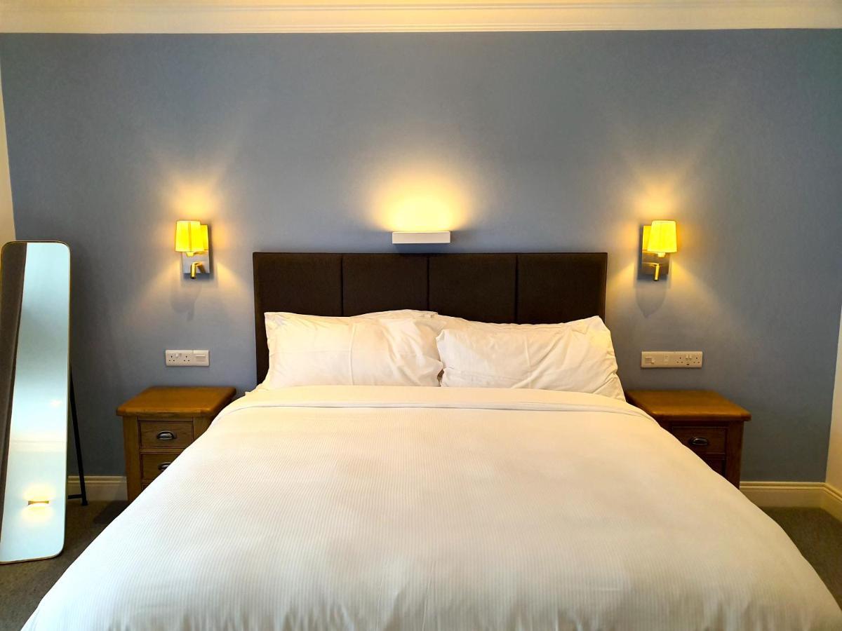 Dingle Garden Townhouse Bed & Breakfast Bagian luar foto A bedroom at the hotel