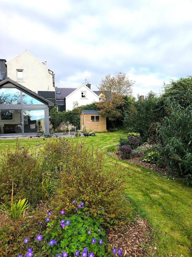 Dingle Garden Townhouse Bed & Breakfast Bagian luar foto The garden of the house