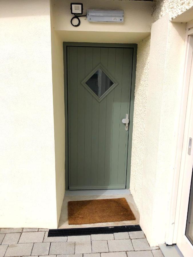 Dingle Garden Townhouse Bed & Breakfast Bagian luar foto A composite door