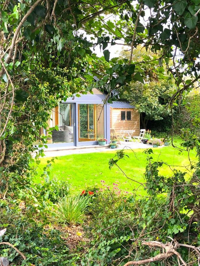 Dingle Garden Townhouse Bed & Breakfast Bagian luar foto Garden room