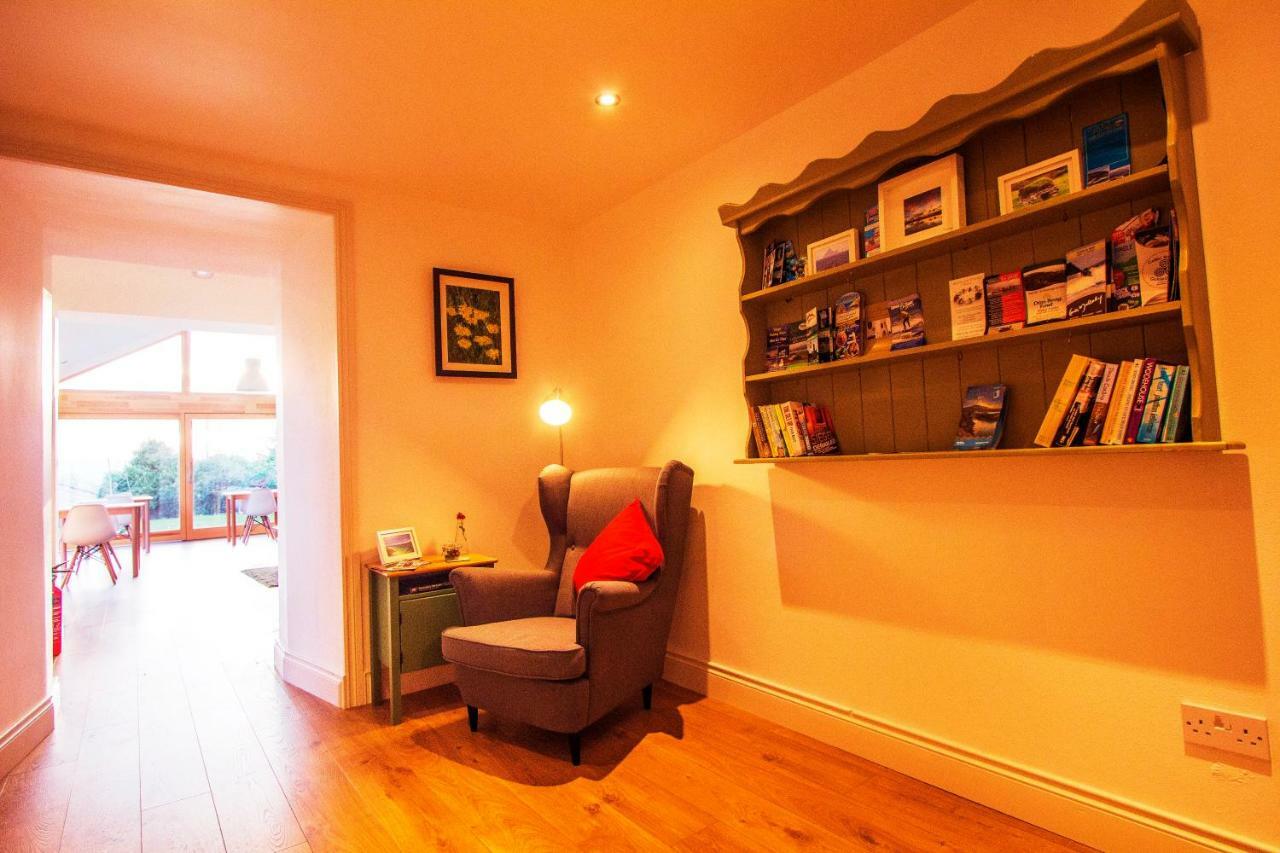 Dingle Garden Townhouse Bed & Breakfast Bagian luar foto The interior of the house