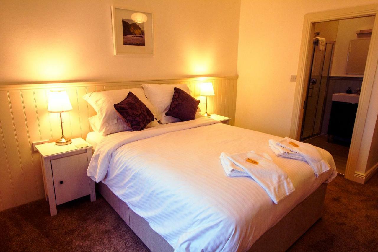 Dingle Garden Townhouse Bed & Breakfast Bagian luar foto A bedroom at the hotel