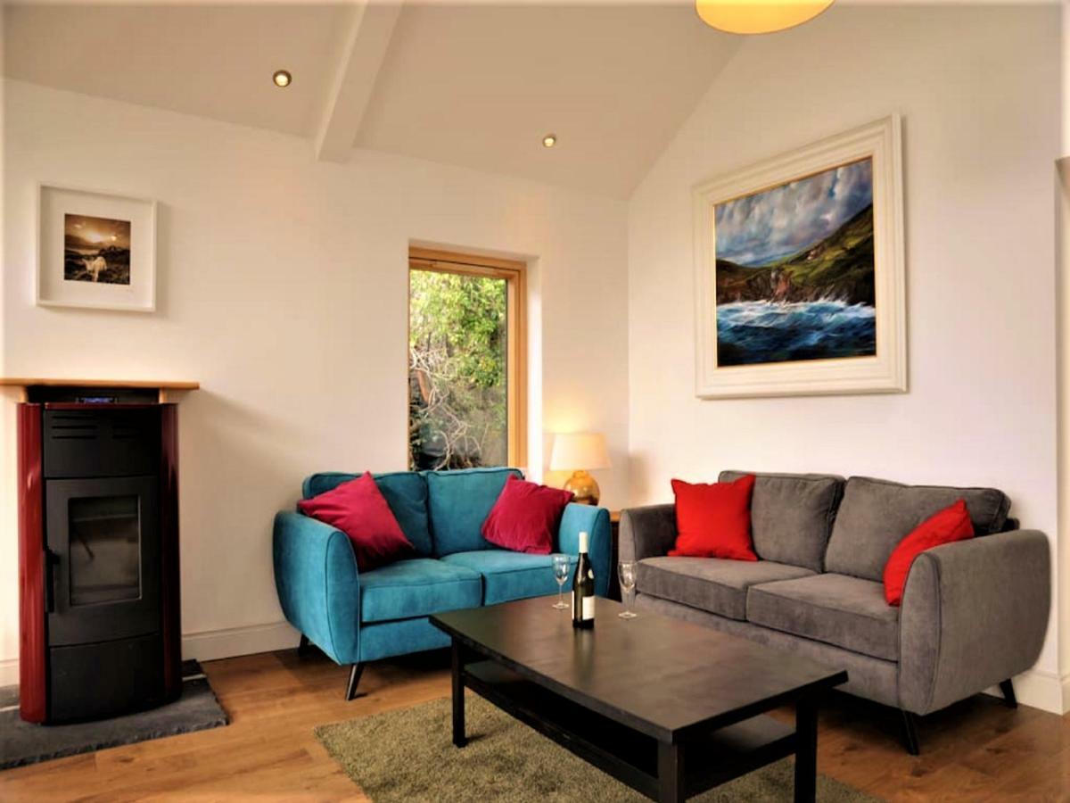 Dingle Garden Townhouse Bed & Breakfast Bagian luar foto The interior of the cottage