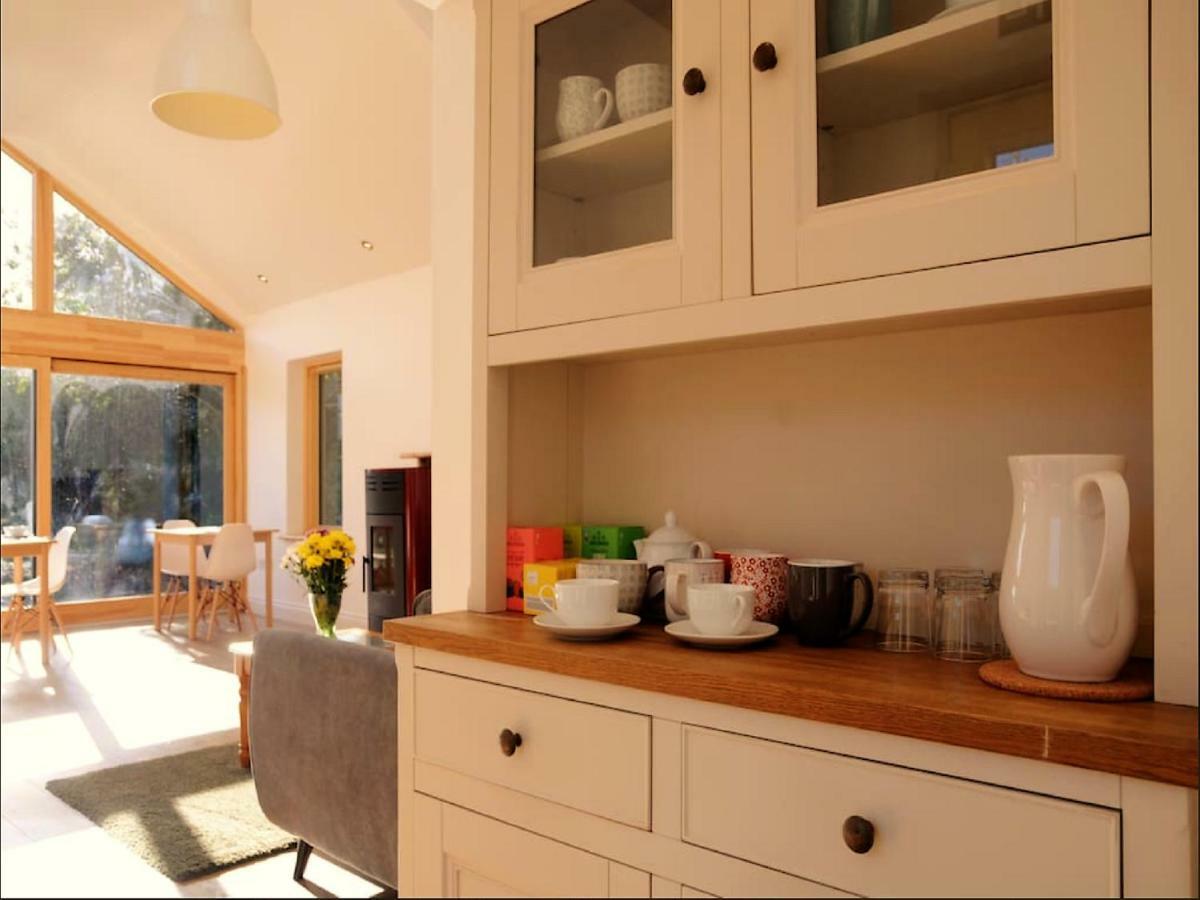 Dingle Garden Townhouse Bed & Breakfast Bagian luar foto A kitchen